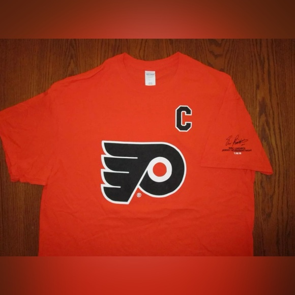 Philadelphia Flyers BN Lindros Retirement Night and Signature On Sleeve 1-18-18 - Picture 11 of 12
